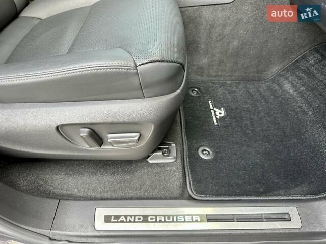 Серый Тойота Ленд Крузер, объемом двигателя 3.45 л и пробегом 88 тыс. км за 66800 $, фото 95 на Automoto.ua