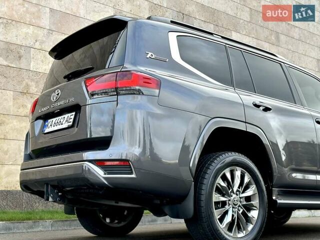 Серый Тойота Ленд Крузер, объемом двигателя 3.45 л и пробегом 88 тыс. км за 66800 $, фото 52 на Automoto.ua