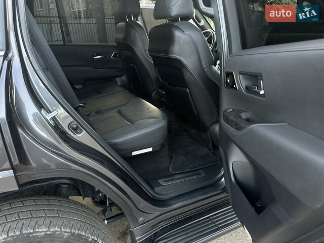 Серый Тойота Ленд Крузер, объемом двигателя 3.45 л и пробегом 80 тыс. км за 67000 $, фото 26 на Automoto.ua