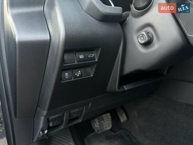 Серый Тойота Ленд Крузер, объемом двигателя 3.45 л и пробегом 80 тыс. км за 67000 $, фото 16 на Automoto.ua