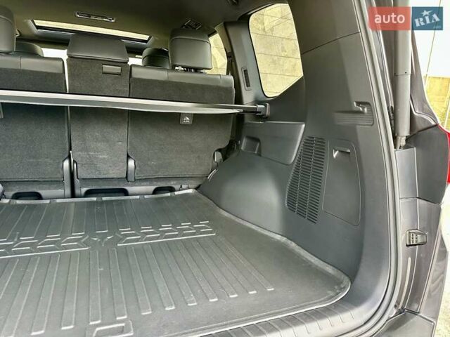 Серый Тойота Ленд Крузер, объемом двигателя 3.45 л и пробегом 88 тыс. км за 66800 $, фото 84 на Automoto.ua