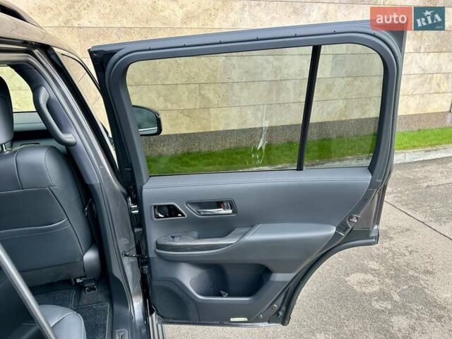 Серый Тойота Ленд Крузер, объемом двигателя 3.45 л и пробегом 88 тыс. км за 66800 $, фото 90 на Automoto.ua