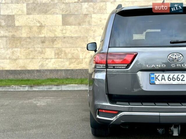 Серый Тойота Ленд Крузер, объемом двигателя 3.45 л и пробегом 88 тыс. км за 66800 $, фото 49 на Automoto.ua