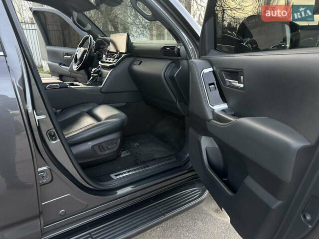 Серый Тойота Ленд Крузер, объемом двигателя 3.45 л и пробегом 80 тыс. км за 67000 $, фото 20 на Automoto.ua