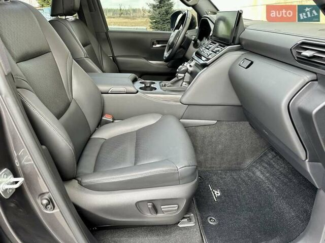 Серый Тойота Ленд Крузер, объемом двигателя 3.45 л и пробегом 88 тыс. км за 66800 $, фото 92 на Automoto.ua