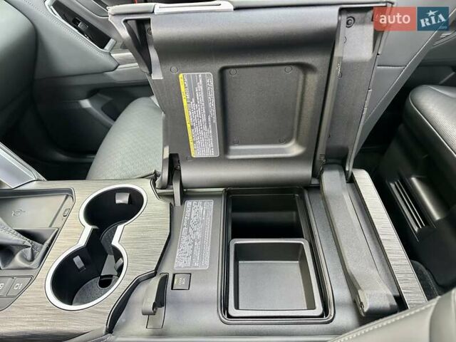 Серый Тойота Ленд Крузер, объемом двигателя 3.45 л и пробегом 88 тыс. км за 66800 $, фото 65 на Automoto.ua