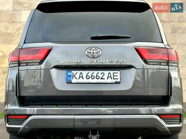 Серый Тойота Ленд Крузер, объемом двигателя 3.45 л и пробегом 88 тыс. км за 66800 $, фото 47 на Automoto.ua