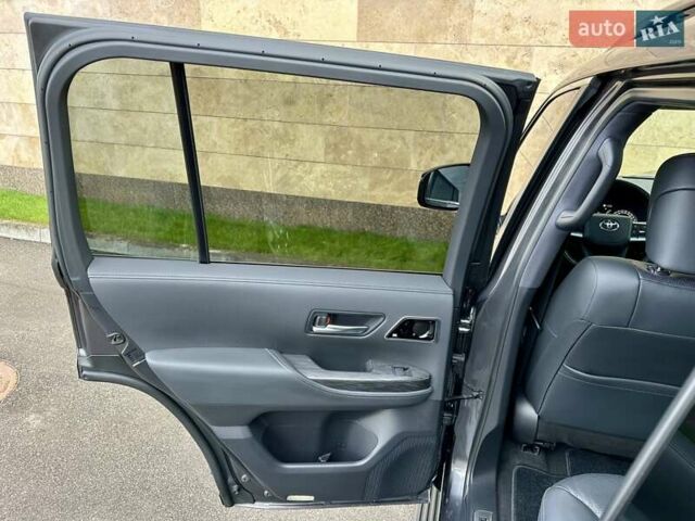 Серый Тойота Ленд Крузер, объемом двигателя 3.45 л и пробегом 88 тыс. км за 66800 $, фото 82 на Automoto.ua