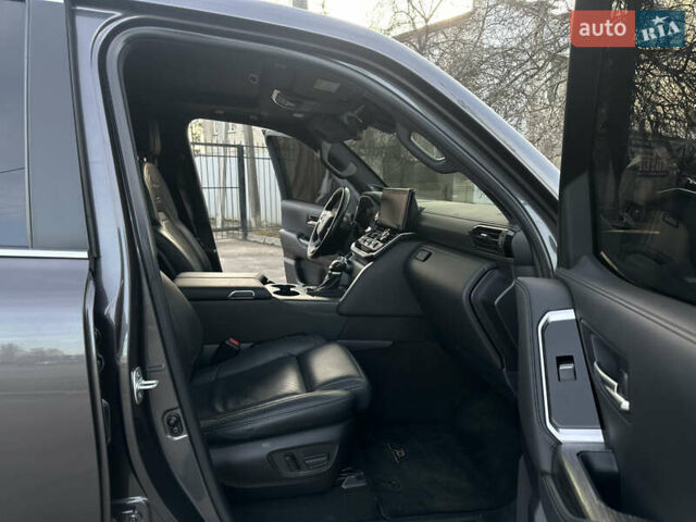 Серый Тойота Ленд Крузер, объемом двигателя 3.45 л и пробегом 80 тыс. км за 67000 $, фото 22 на Automoto.ua