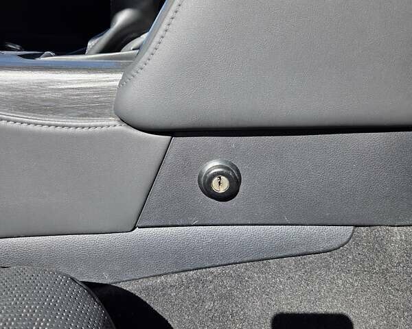 Серый Тойота Ленд Крузер, объемом двигателя 3.45 л и пробегом 37 тыс. км за 73000 $, фото 8 на Automoto.ua