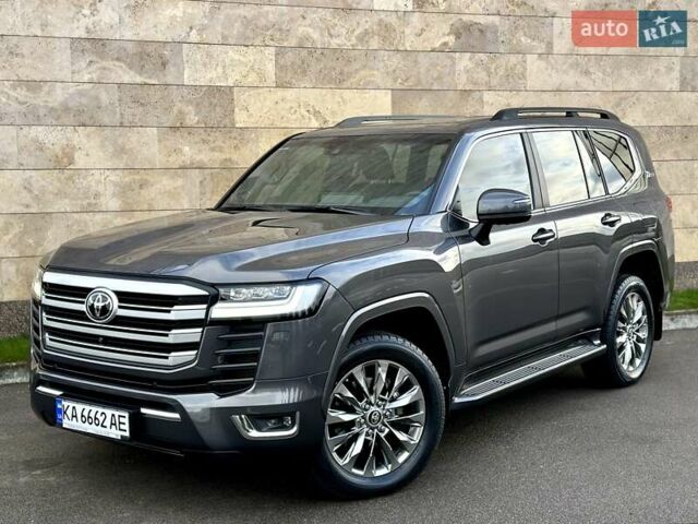 Серый Тойота Ленд Крузер, объемом двигателя 3.45 л и пробегом 88 тыс. км за 66800 $, фото 2 на Automoto.ua