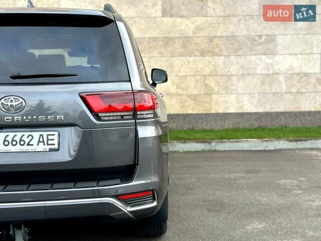 Серый Тойота Ленд Крузер, объемом двигателя 3.45 л и пробегом 88 тыс. км за 66800 $, фото 48 на Automoto.ua