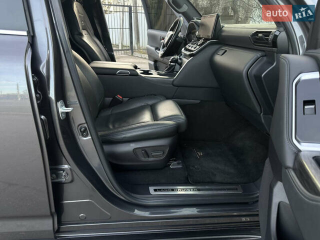 Серый Тойота Ленд Крузер, объемом двигателя 3.45 л и пробегом 80 тыс. км за 67000 $, фото 21 на Automoto.ua