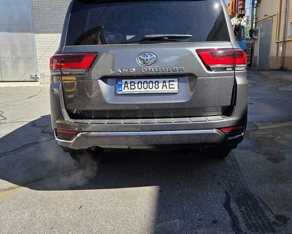 Серый Тойота Ленд Крузер, объемом двигателя 3.45 л и пробегом 37 тыс. км за 73000 $, фото 3 на Automoto.ua