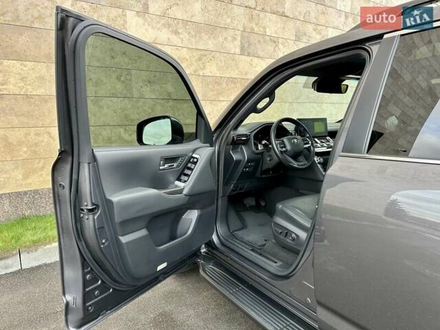 Серый Тойота Ленд Крузер, объемом двигателя 3.45 л и пробегом 88 тыс. км за 66800 $, фото 56 на Automoto.ua