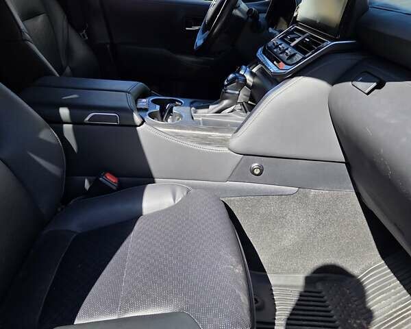 Серый Тойота Ленд Крузер, объемом двигателя 3.45 л и пробегом 37 тыс. км за 73000 $, фото 7 на Automoto.ua