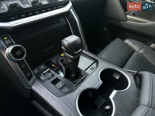 Серый Тойота Ленд Крузер, объемом двигателя 3.45 л и пробегом 80 тыс. км за 67000 $, фото 35 на Automoto.ua