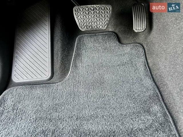 Серый Тойота Ленд Крузер, объемом двигателя 3.45 л и пробегом 88 тыс. км за 66800 $, фото 75 на Automoto.ua