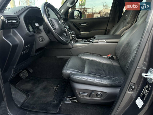 Серый Тойота Ленд Крузер, объемом двигателя 3.45 л и пробегом 80 тыс. км за 67000 $, фото 13 на Automoto.ua