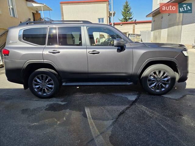 Серый Тойота Ленд Крузер, объемом двигателя 3.45 л и пробегом 37 тыс. км за 73000 $, фото 4 на Automoto.ua