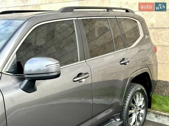 Серый Тойота Ленд Крузер, объемом двигателя 3.45 л и пробегом 88 тыс. км за 66800 $, фото 43 на Automoto.ua