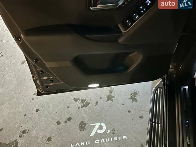 Серый Тойота Ленд Крузер, объемом двигателя 3.45 л и пробегом 88 тыс. км за 66800 $, фото 99 на Automoto.ua