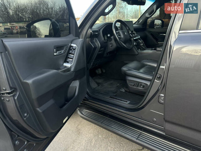 Серый Тойота Ленд Крузер, объемом двигателя 3.45 л и пробегом 80 тыс. км за 67000 $, фото 12 на Automoto.ua