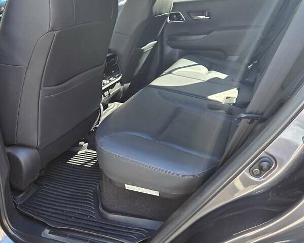 Серый Тойота Ленд Крузер, объемом двигателя 3.45 л и пробегом 37 тыс. км за 73000 $, фото 11 на Automoto.ua