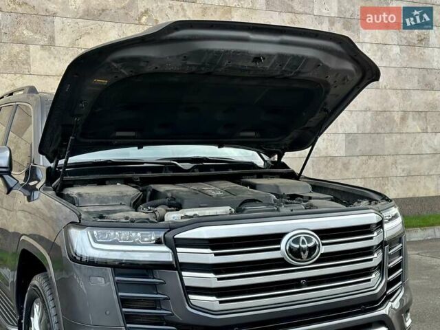 Серый Тойота Ленд Крузер, объемом двигателя 3.45 л и пробегом 88 тыс. км за 66800 $, фото 45 на Automoto.ua