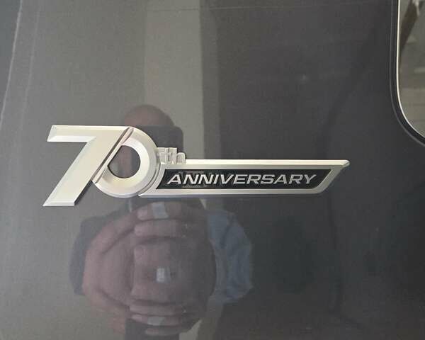 Серый Тойота Ленд Крузер, объемом двигателя 3.45 л и пробегом 37 тыс. км за 73000 $, фото 5 на Automoto.ua