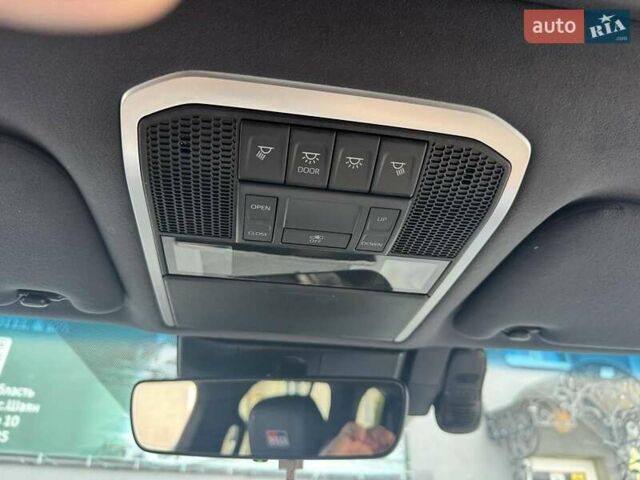 Серый Тойота Ленд Крузер, объемом двигателя 3.3 л и пробегом 61 тыс. км за 81753 $, фото 14 на Automoto.ua