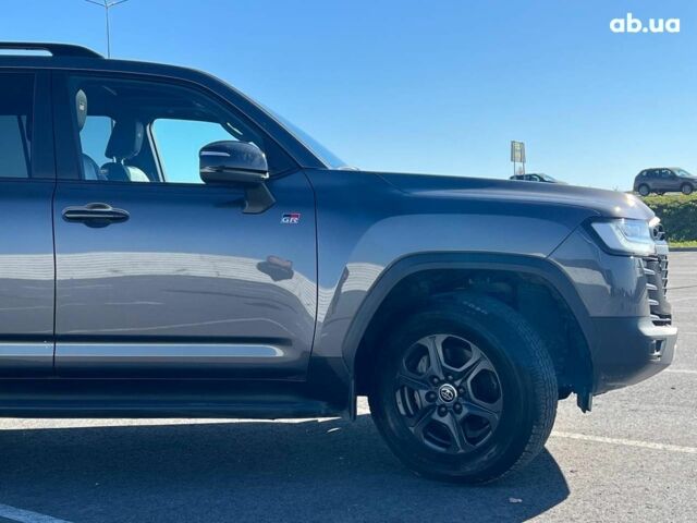 Серый Тойота Ленд Крузер, объемом двигателя 3.3 л и пробегом 32 тыс. км за 83990 $, фото 11 на Automoto.ua