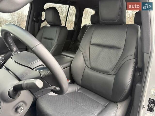 Сірий Тойота Ленд Крузер, об'ємом двигуна 3.3 л та пробігом 31 тис. км за 75000 $, фото 6 на Automoto.ua