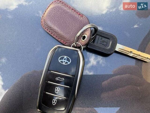 Серый Тойота Ленд Крузер, объемом двигателя 3.3 л и пробегом 61 тыс. км за 81753 $, фото 12 на Automoto.ua