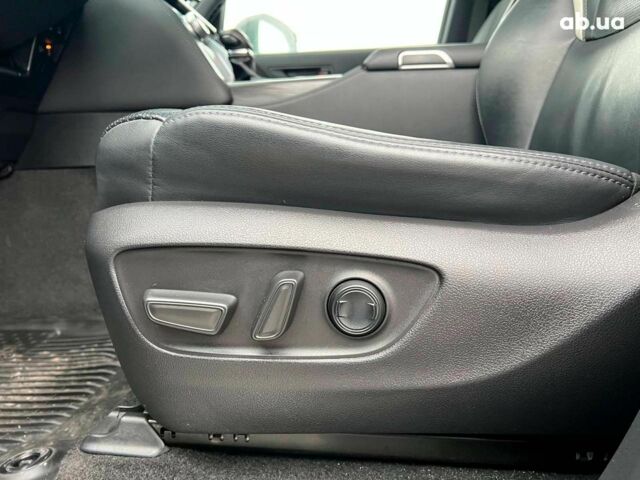 Серый Тойота Ленд Крузер, объемом двигателя 3.3 л и пробегом 61 тыс. км за 80940 $, фото 20 на Automoto.ua