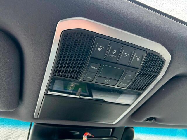 Серый Тойота Ленд Крузер, объемом двигателя 3.3 л и пробегом 61 тыс. км за 80940 $, фото 39 на Automoto.ua