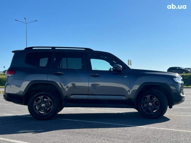 Серый Тойота Ленд Крузер, объемом двигателя 3.3 л и пробегом 32 тыс. км за 83990 $, фото 10 на Automoto.ua