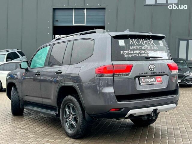 Серый Тойота Ленд Крузер, объемом двигателя 3.3 л и пробегом 61 тыс. км за 80940 $, фото 5 на Automoto.ua