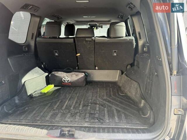 Серый Тойота Ленд Крузер, объемом двигателя 3.3 л и пробегом 61 тыс. км за 81753 $, фото 5 на Automoto.ua