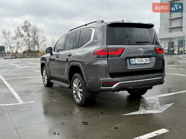 Серый Тойота Ленд Крузер, объемом двигателя 3.35 л и пробегом 25 тыс. км за 82300 $, фото 5 на Automoto.ua