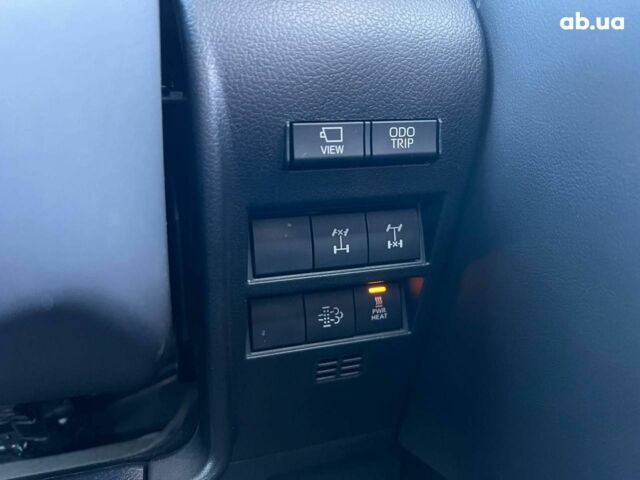 Серый Тойота Ленд Крузер, объемом двигателя 3.3 л и пробегом 32 тыс. км за 83990 $, фото 49 на Automoto.ua