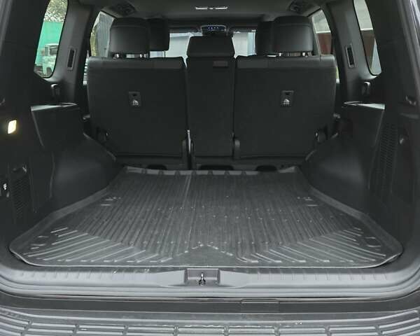 Серый Тойота Ленд Крузер, объемом двигателя 3.3 л и пробегом 7 тыс. км за 82000 $, фото 1 на Automoto.ua