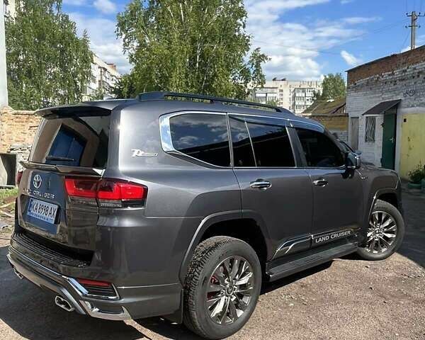 Сірий Тойота Ленд Крузер, об'ємом двигуна 3.3 л та пробігом 29 тис. км за 86000 $, фото 3 на Automoto.ua