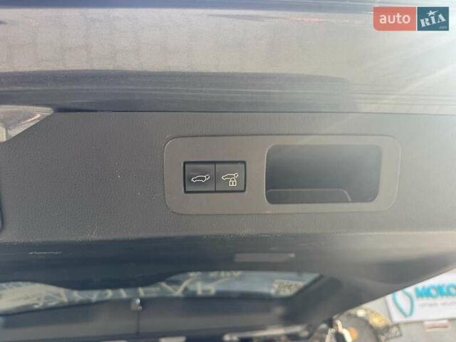 Серый Тойота Ленд Крузер, объемом двигателя 3.3 л и пробегом 61 тыс. км за 81753 $, фото 7 на Automoto.ua