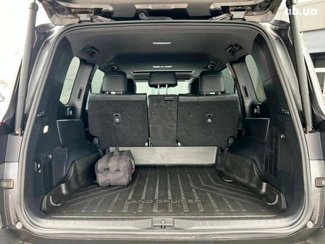 Серый Тойота Ленд Крузер, объемом двигателя 3.3 л и пробегом 61 тыс. км за 80940 $, фото 48 на Automoto.ua