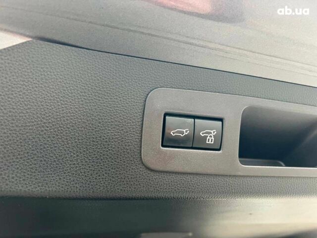 Серый Тойота Ленд Крузер, объемом двигателя 3.3 л и пробегом 61 тыс. км за 80940 $, фото 49 на Automoto.ua