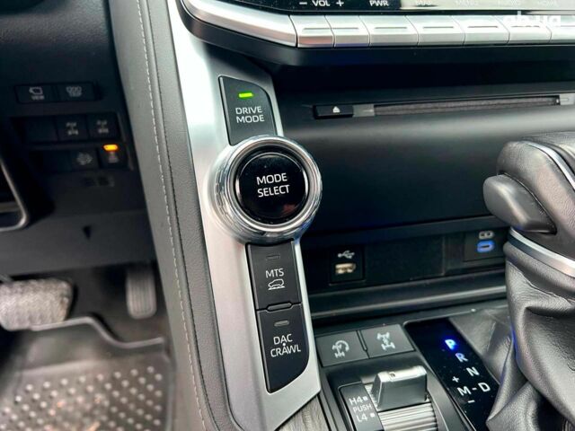 Серый Тойота Ленд Крузер, объемом двигателя 3.3 л и пробегом 61 тыс. км за 80940 $, фото 33 на Automoto.ua