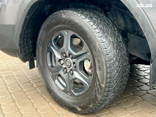 Серый Тойота Ленд Крузер, объемом двигателя 3.3 л и пробегом 61 тыс. км за 80940 $, фото 14 на Automoto.ua