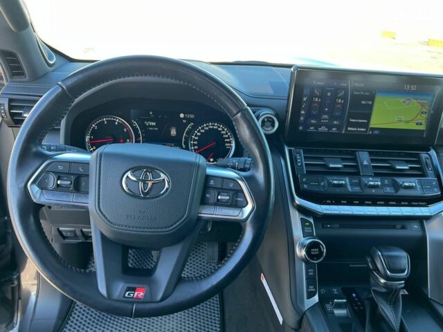 Серый Тойота Ленд Крузер, объемом двигателя 3.3 л и пробегом 32 тыс. км за 83990 $, фото 9 на Automoto.ua