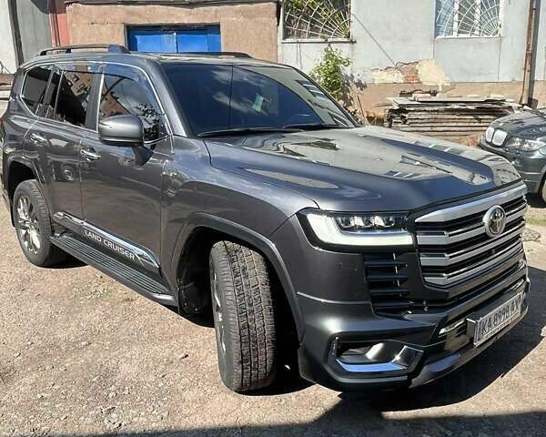 Сірий Тойота Ленд Крузер, об'ємом двигуна 3.3 л та пробігом 29 тис. км за 86000 $, фото 1 на Automoto.ua
